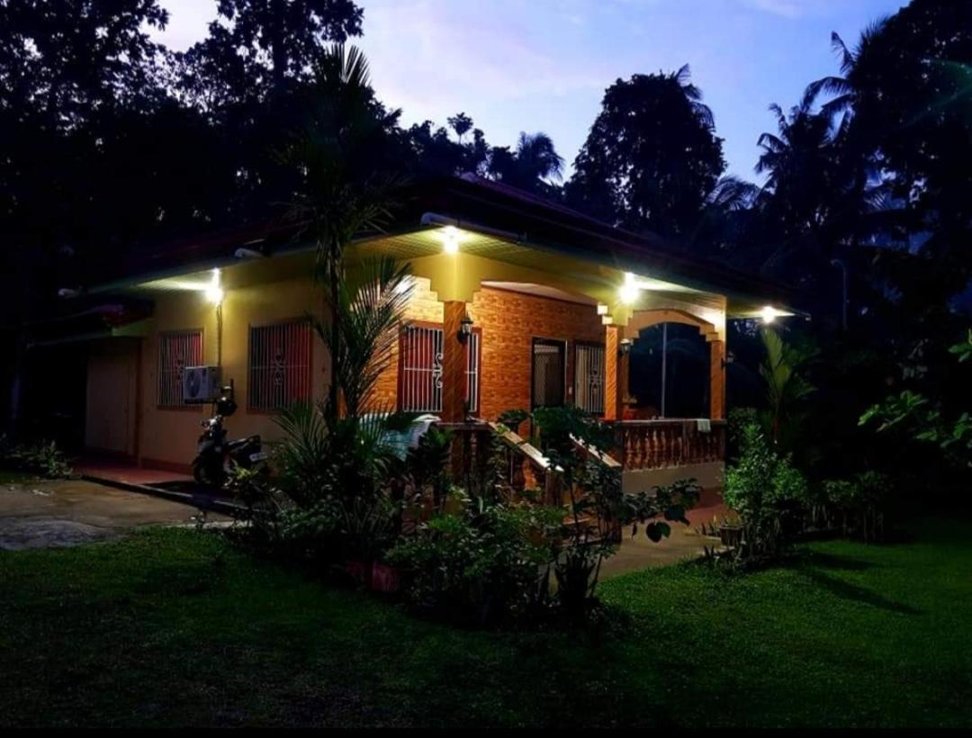 Paco's Garden Home Stay Mambajao Exterior foto