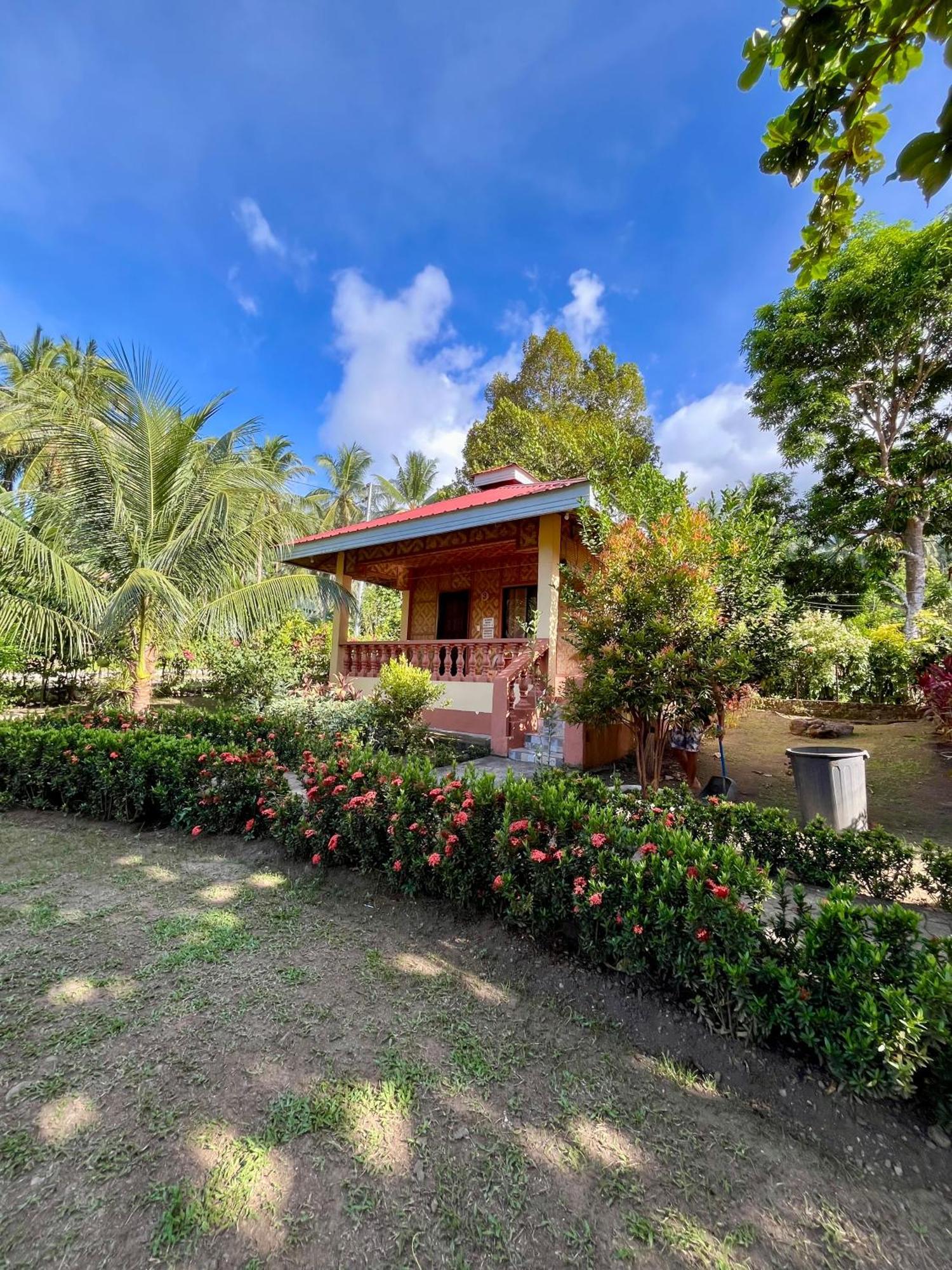 Paco's Garden Home Stay Mambajao Exterior foto